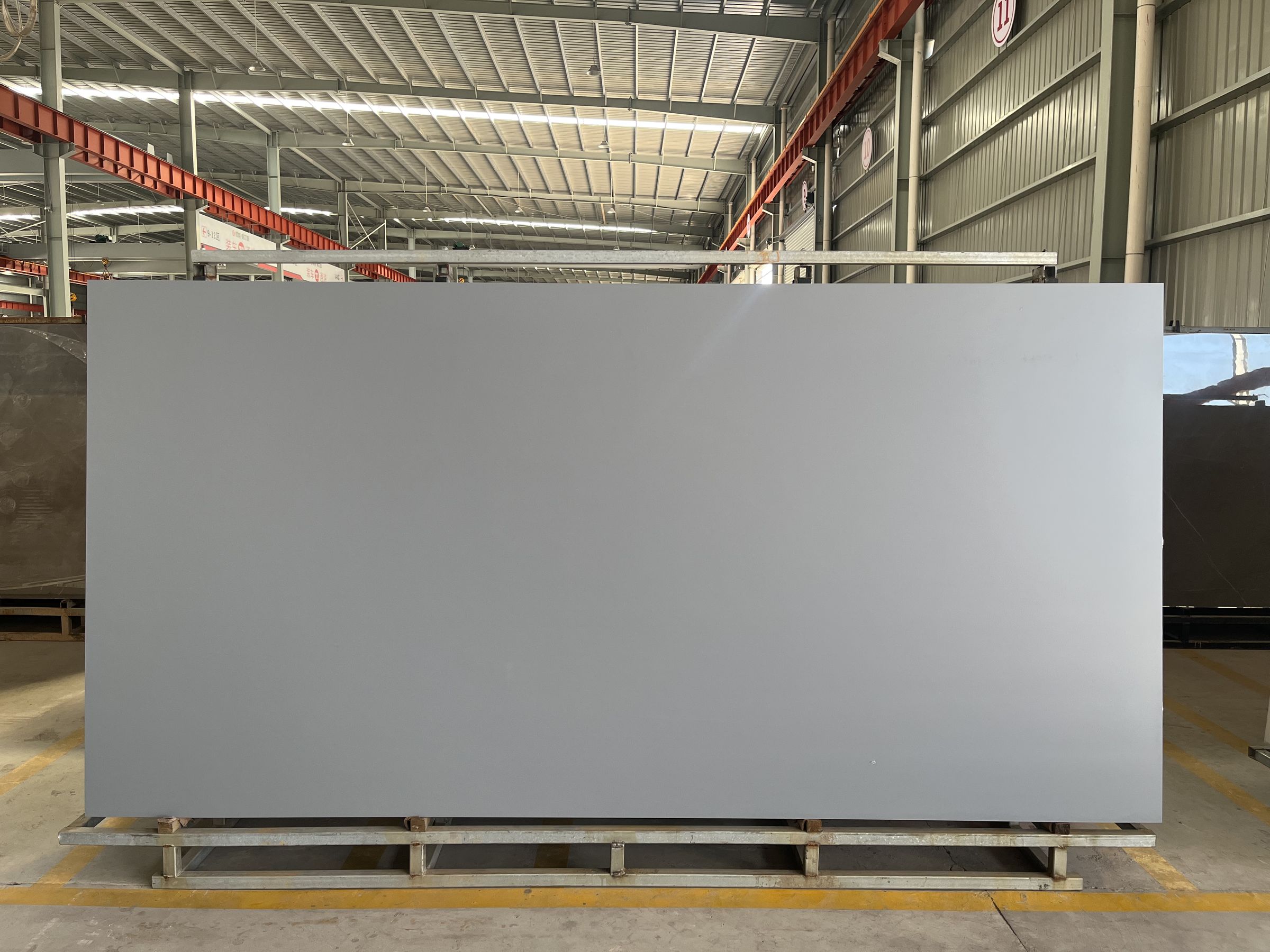 Pure grey sintered stone