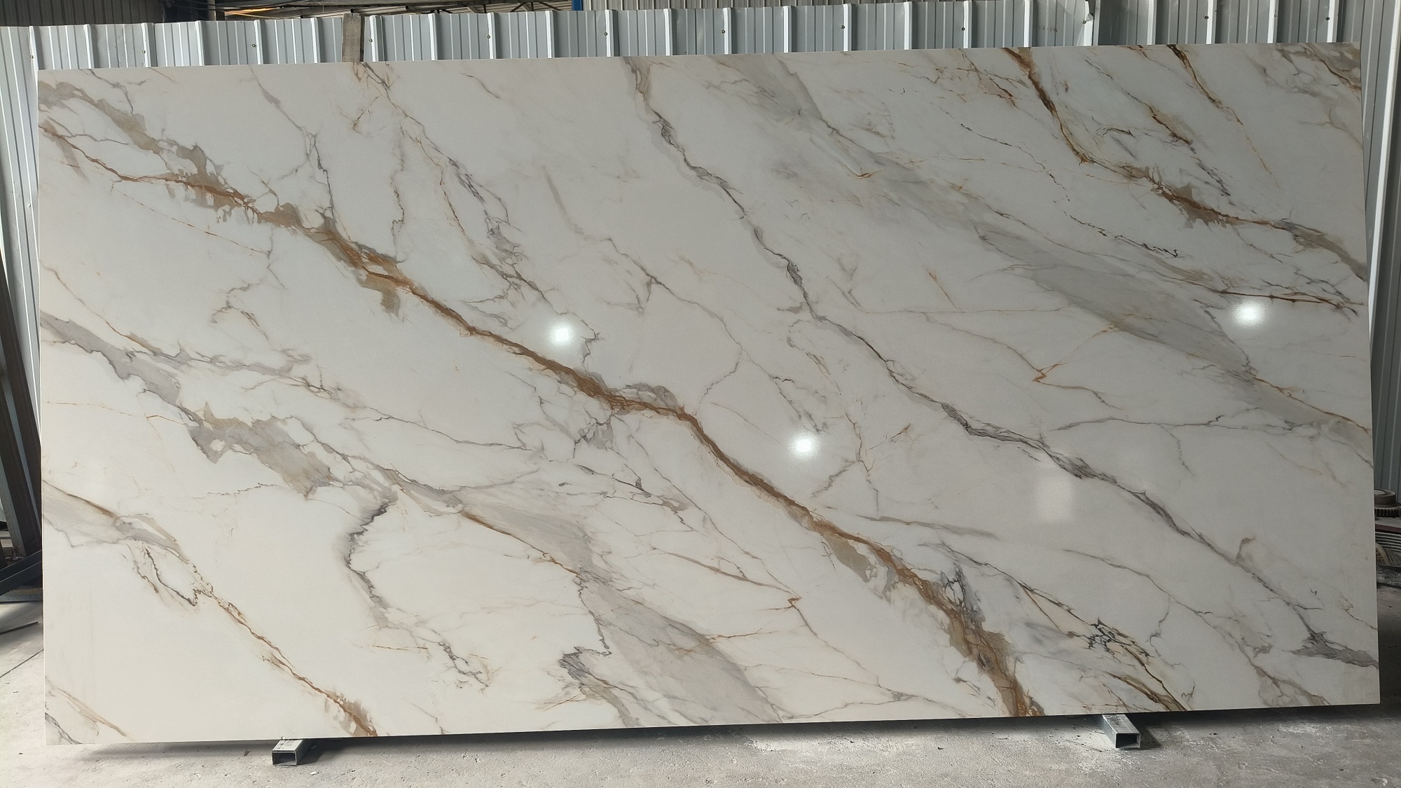 Calacatta gold printed quartz slab