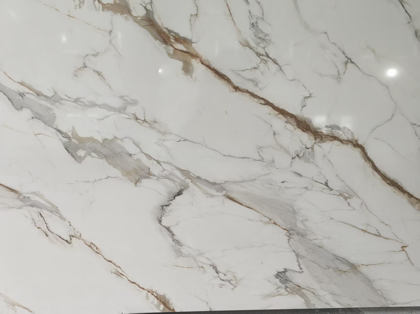 Calacatta gold printed quartz slab