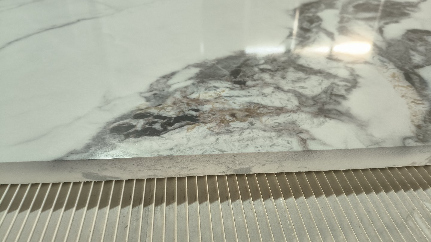 Marble like printed quartz slab