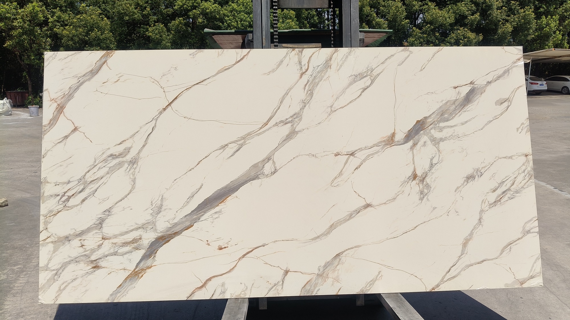 Calacatta gold printed quartz stone