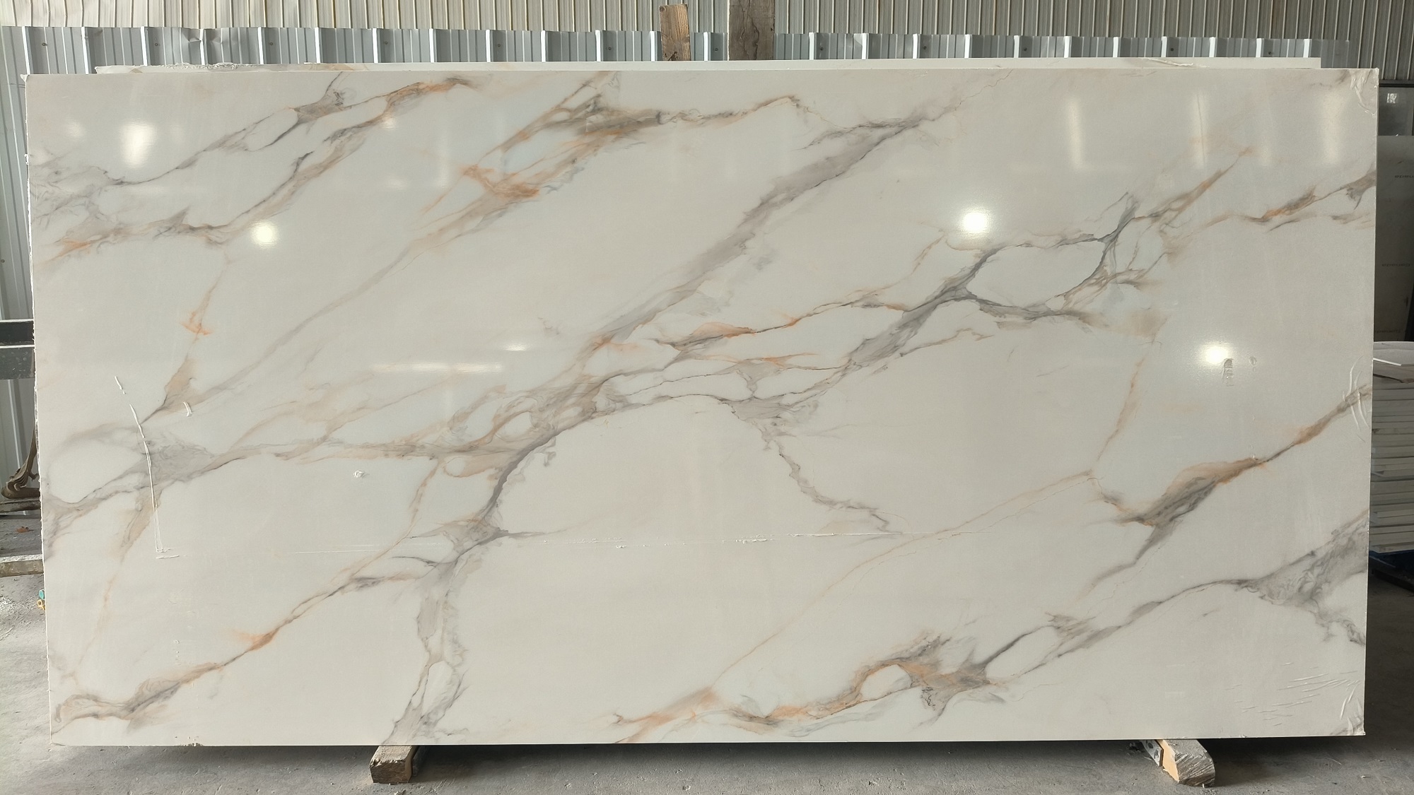 Calacatta gold printed quartz slab