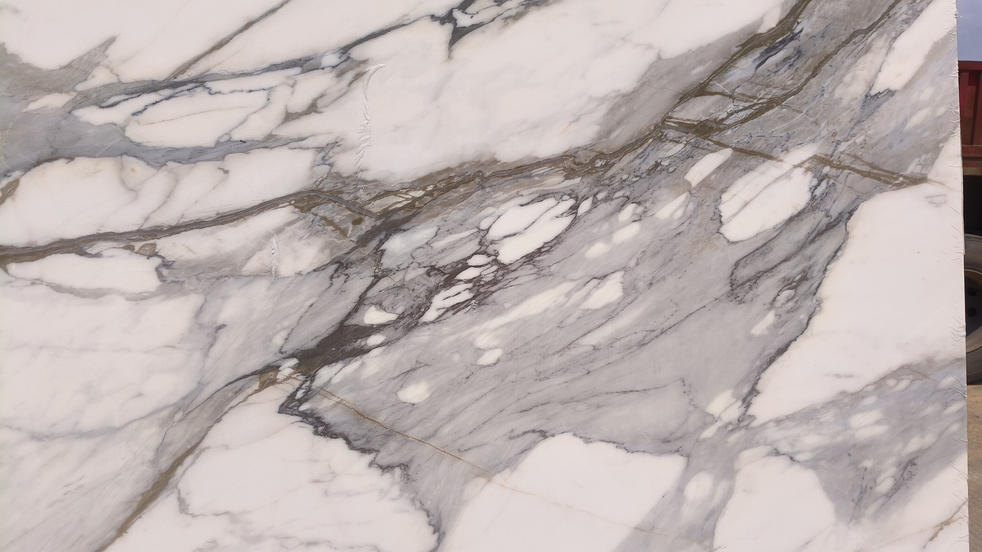 Marble like printed quartz slab