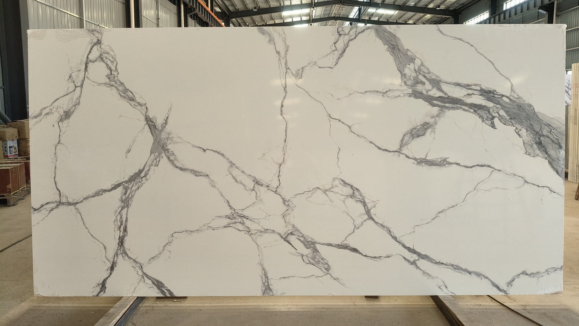 White calacatta printed quartz slab