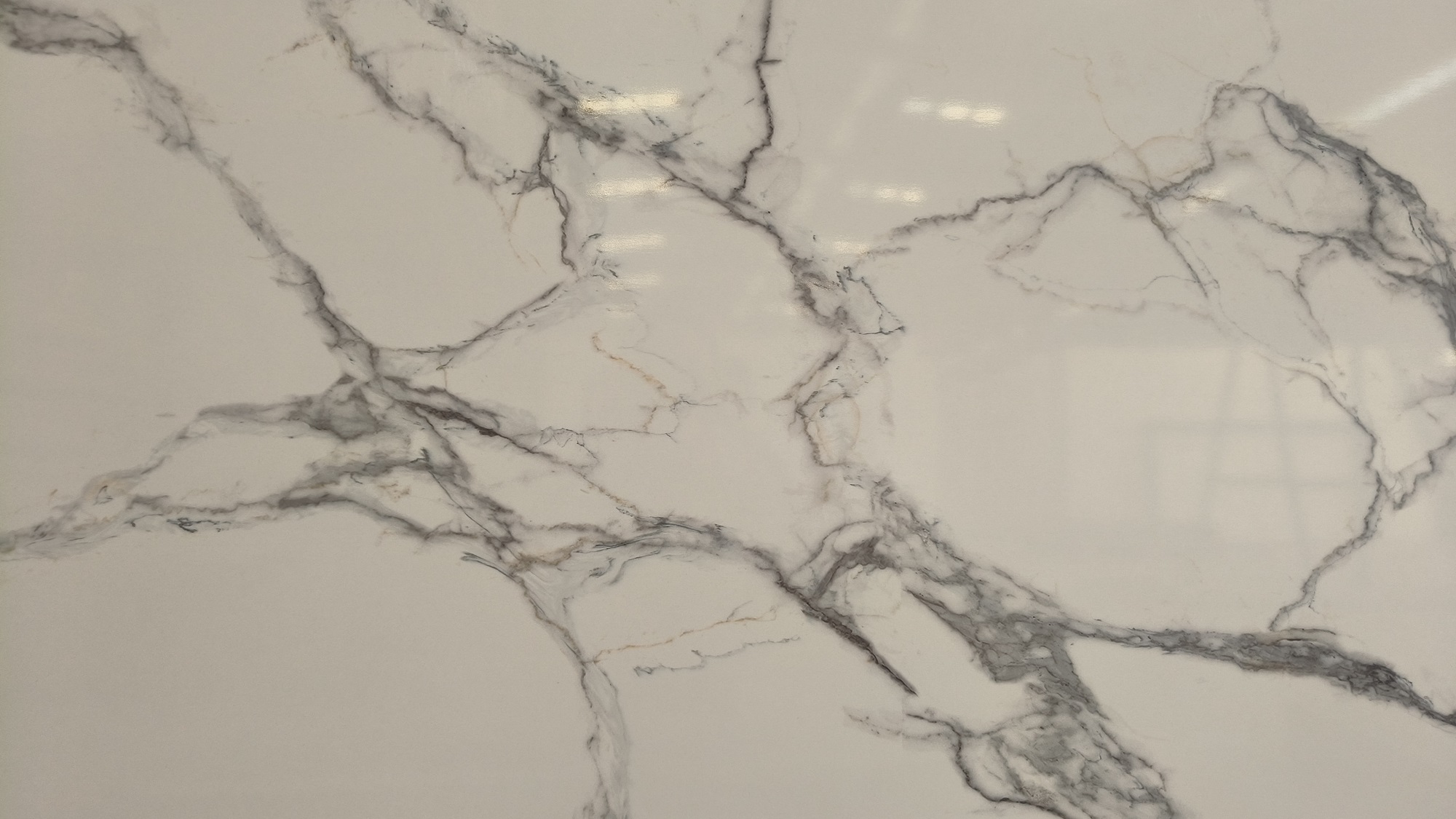 White calacatta printed quartz slab