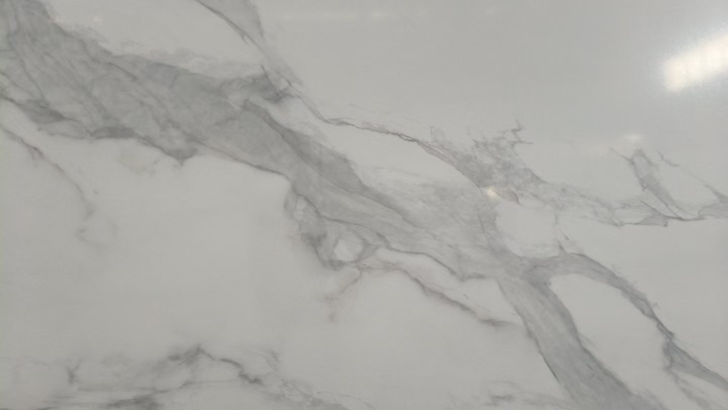 White calacatta printed quartz slab