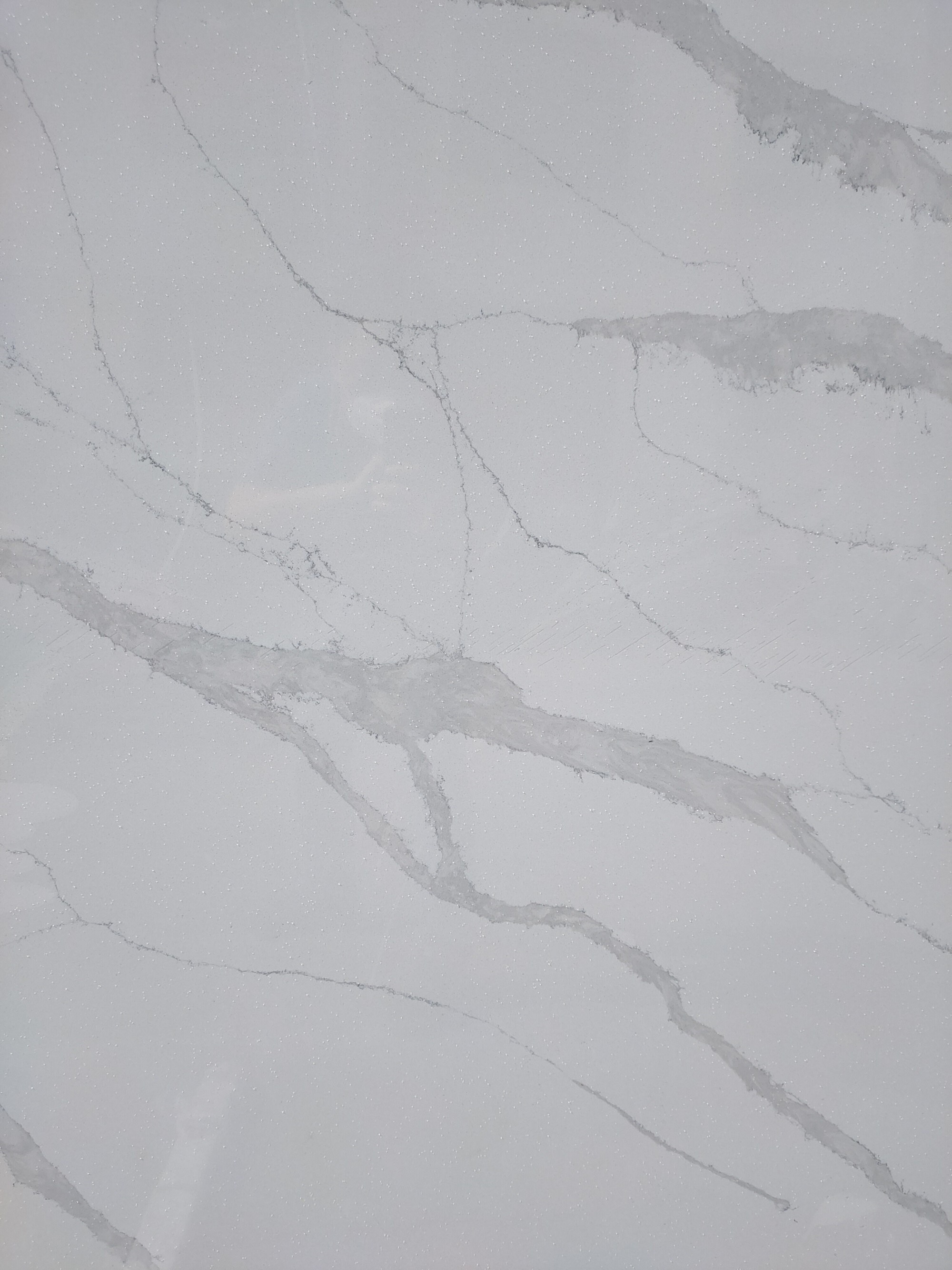 White calacatta quartz slab