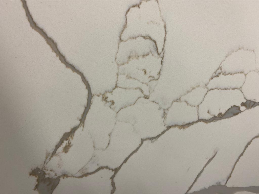 White calacatta quartz slab 