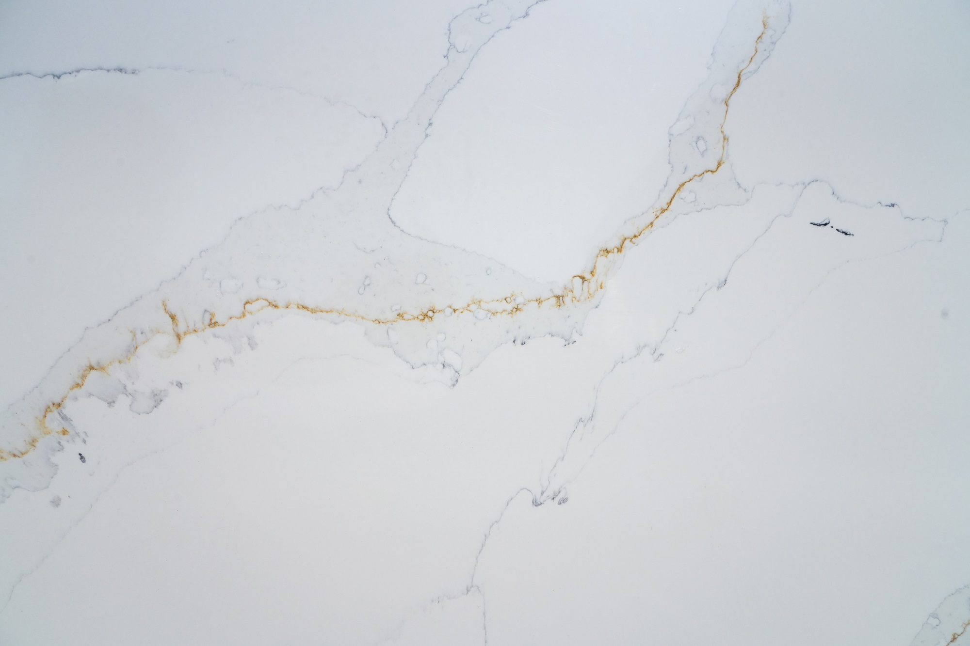 White calacatta quartz with gold veins