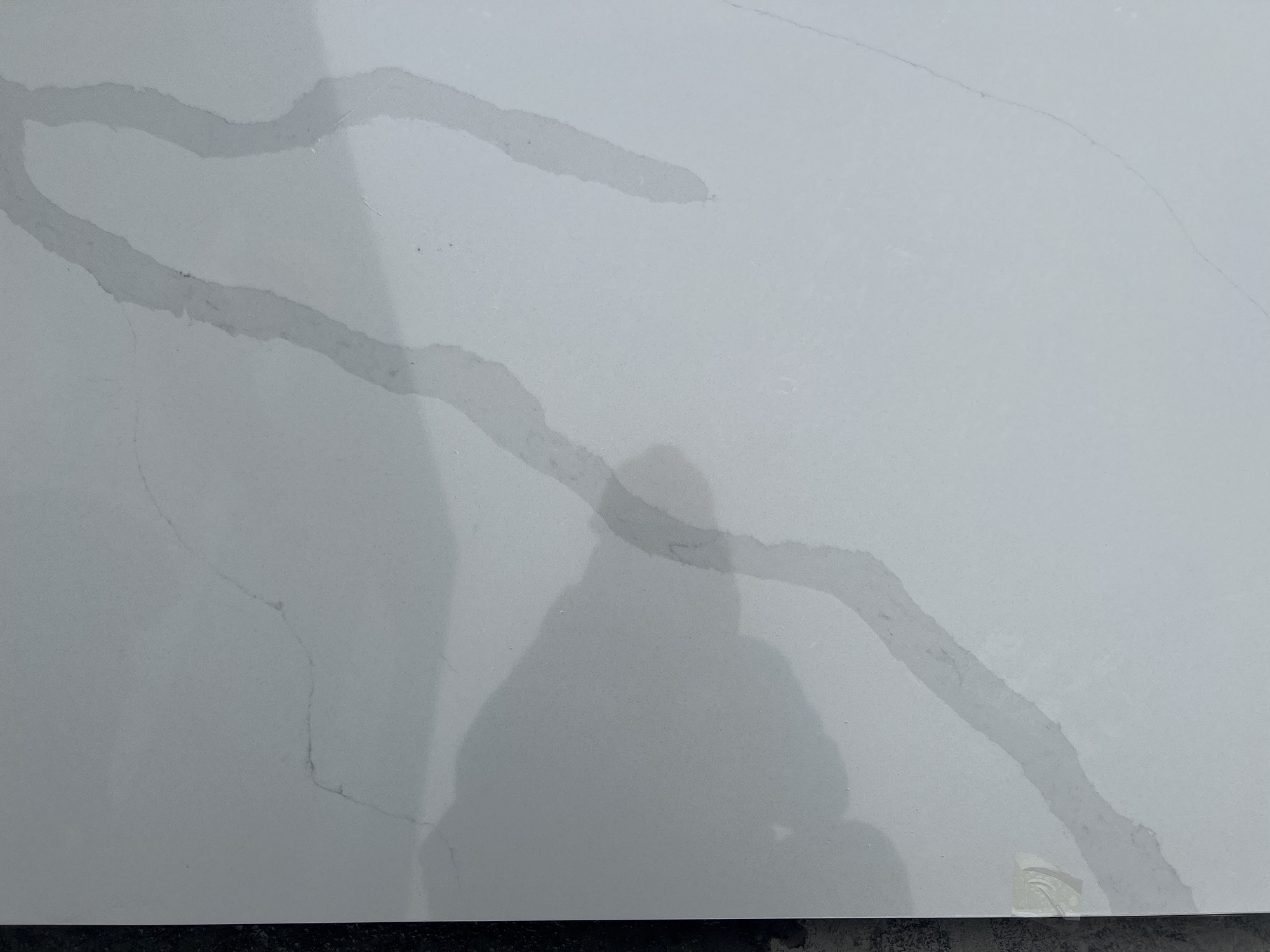 White calacatta quartz slab