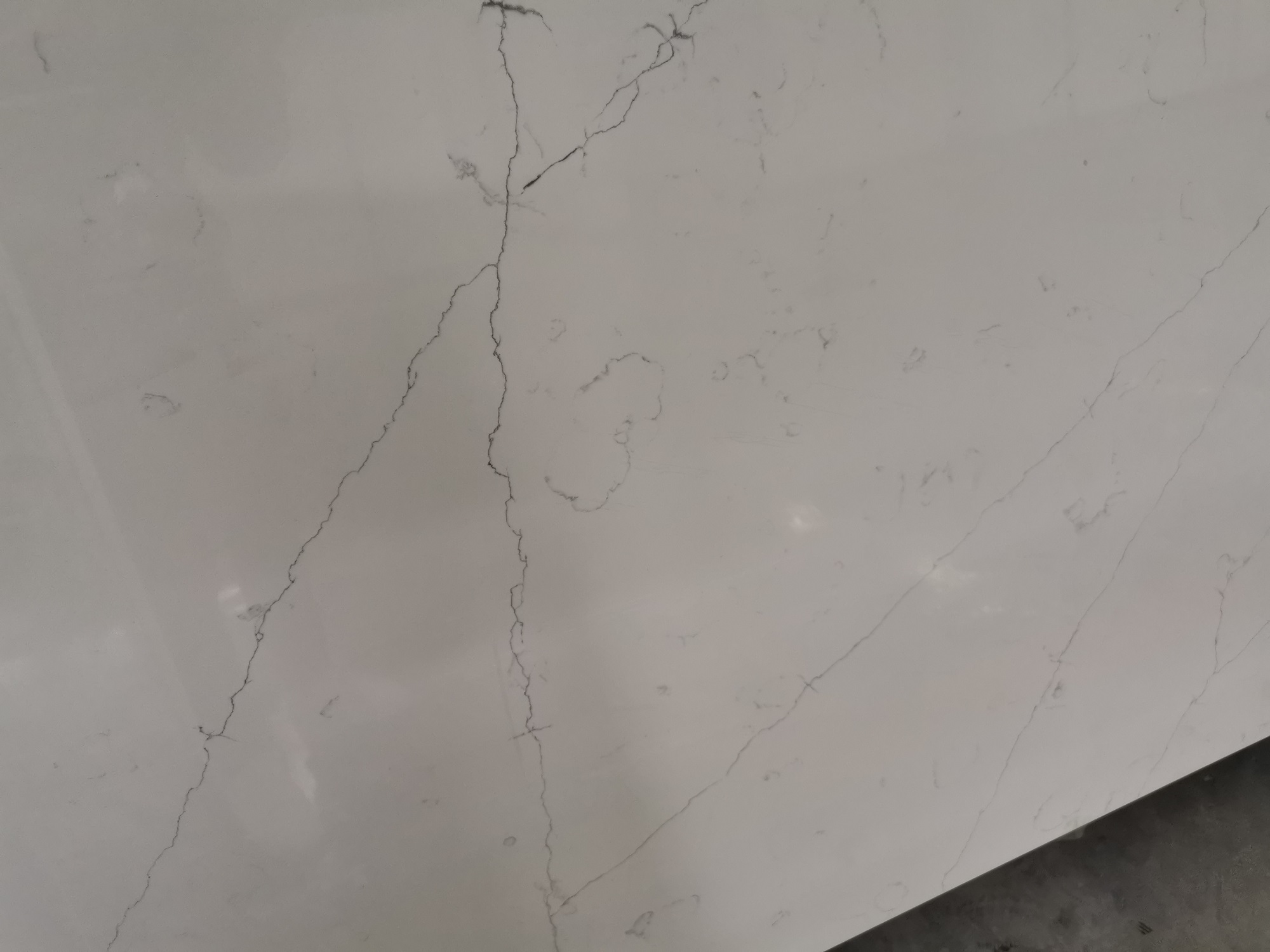Calacatta novara quartz slab