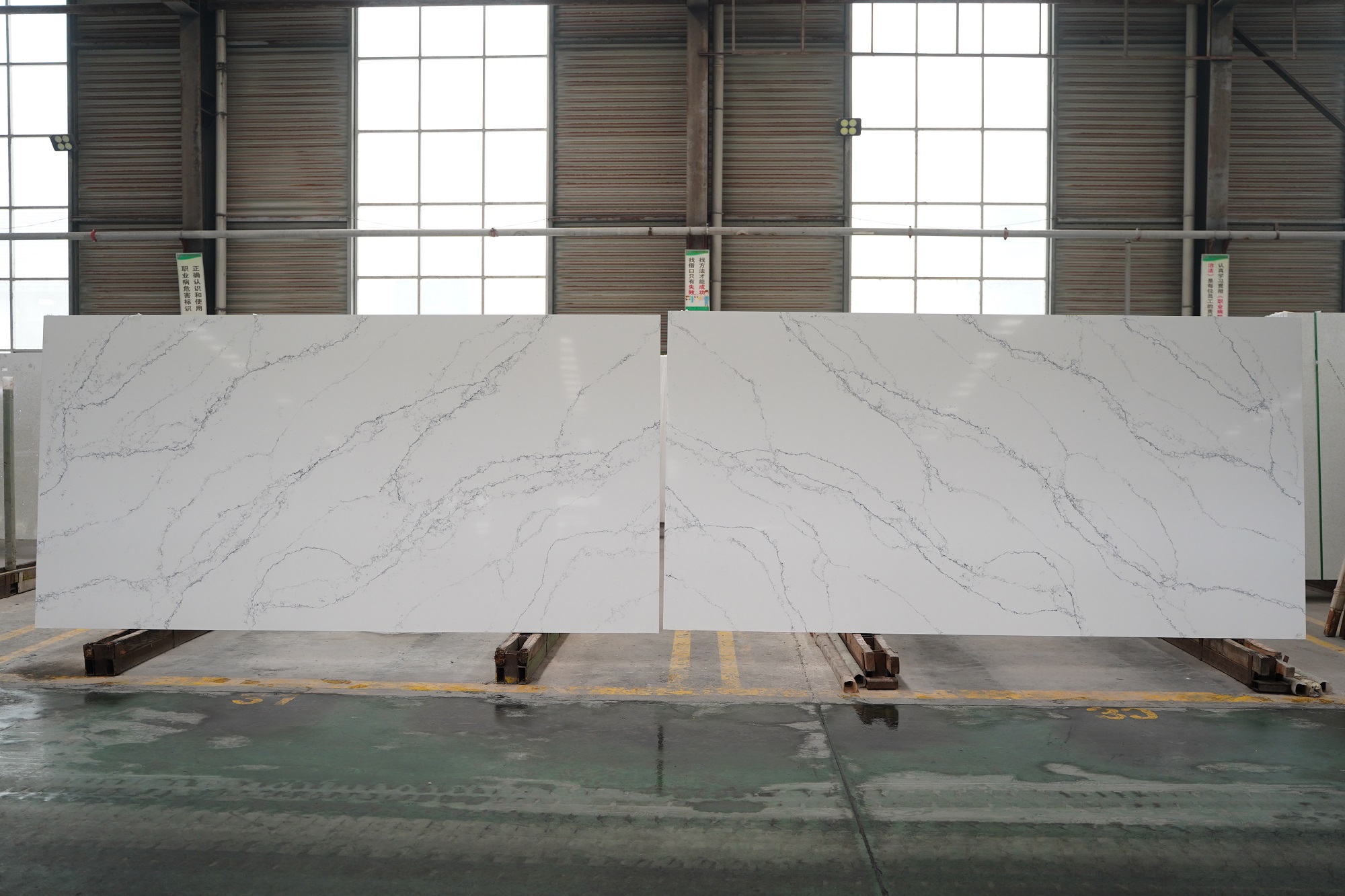 Calacatta quartz slab
