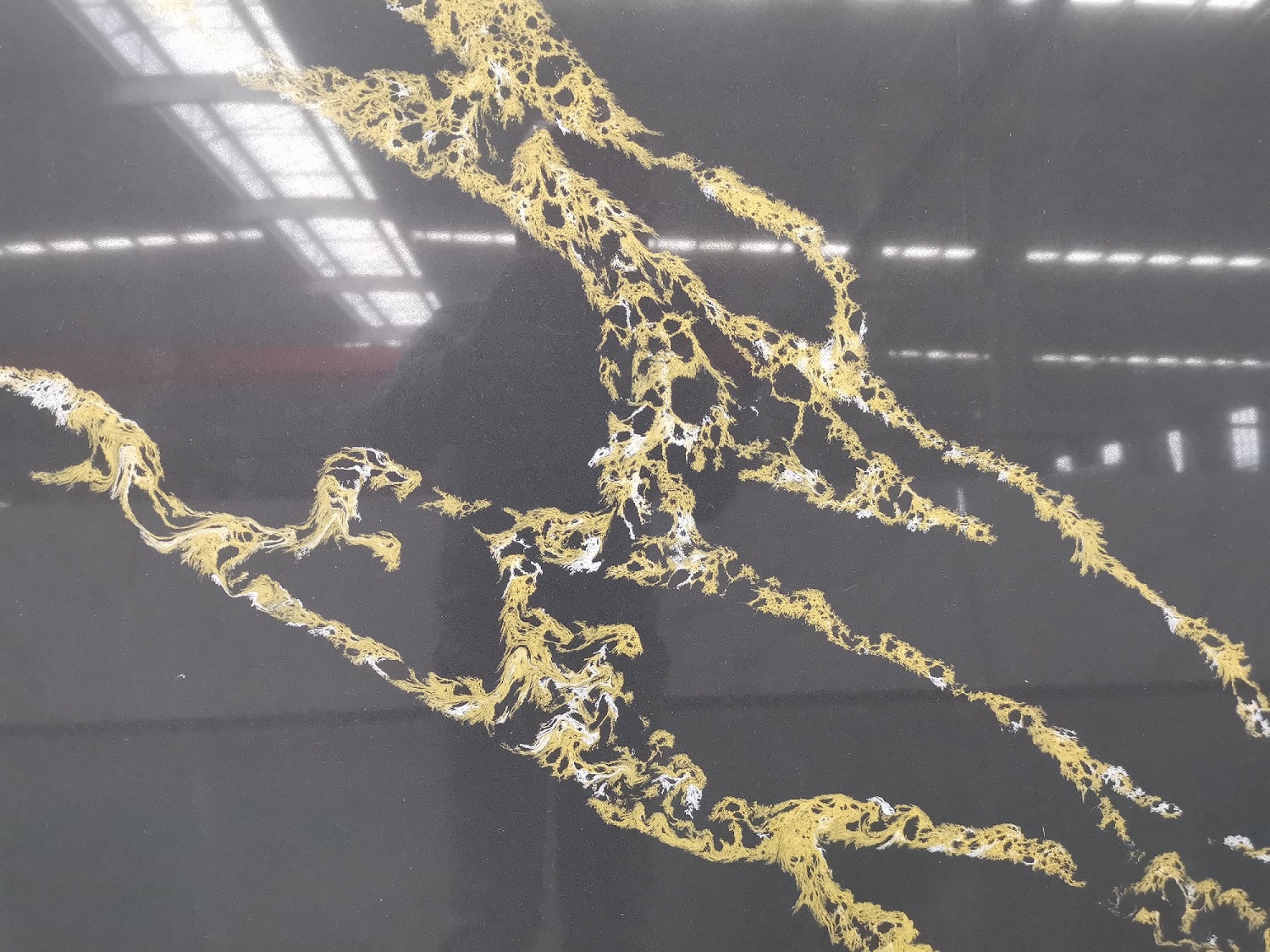 Black gold quartz slab