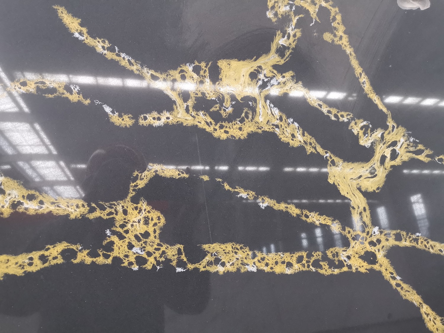 Black gold quartz slab