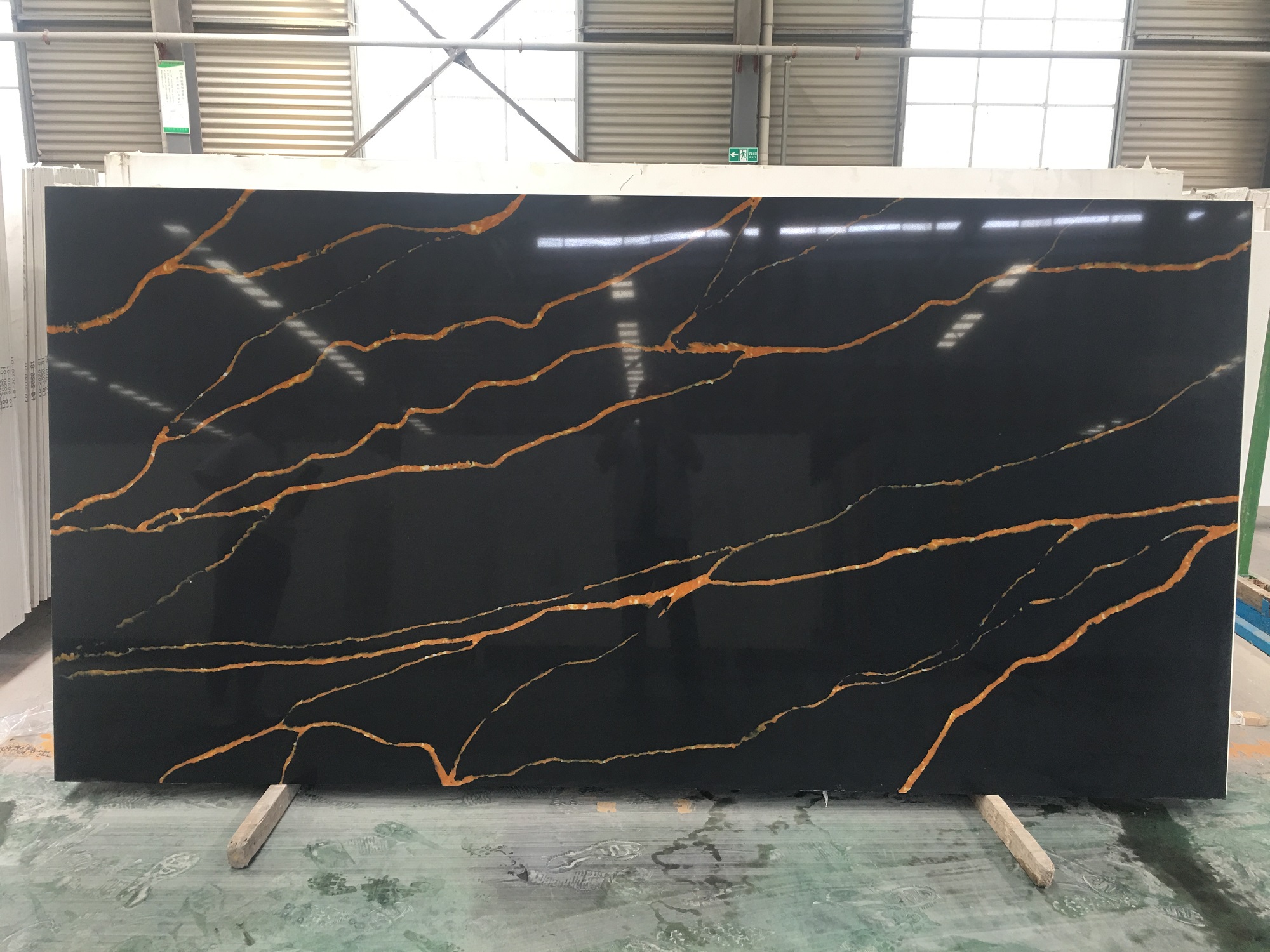Black gold quartz slab