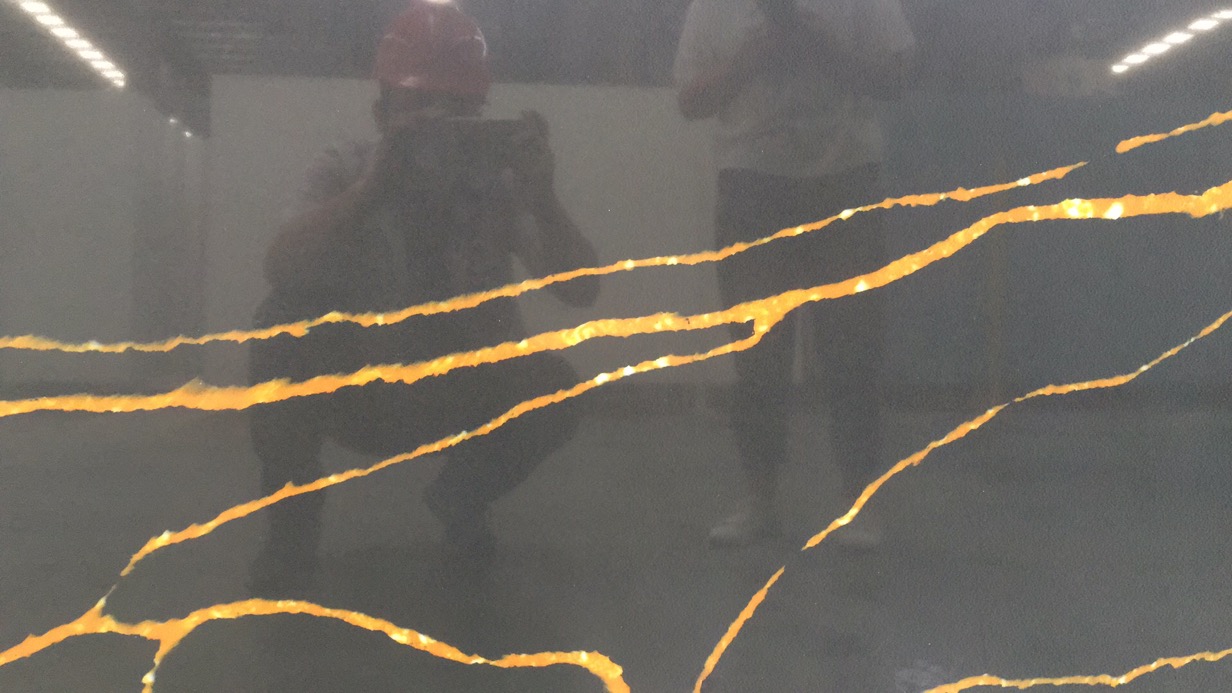 Black gold quartz slab