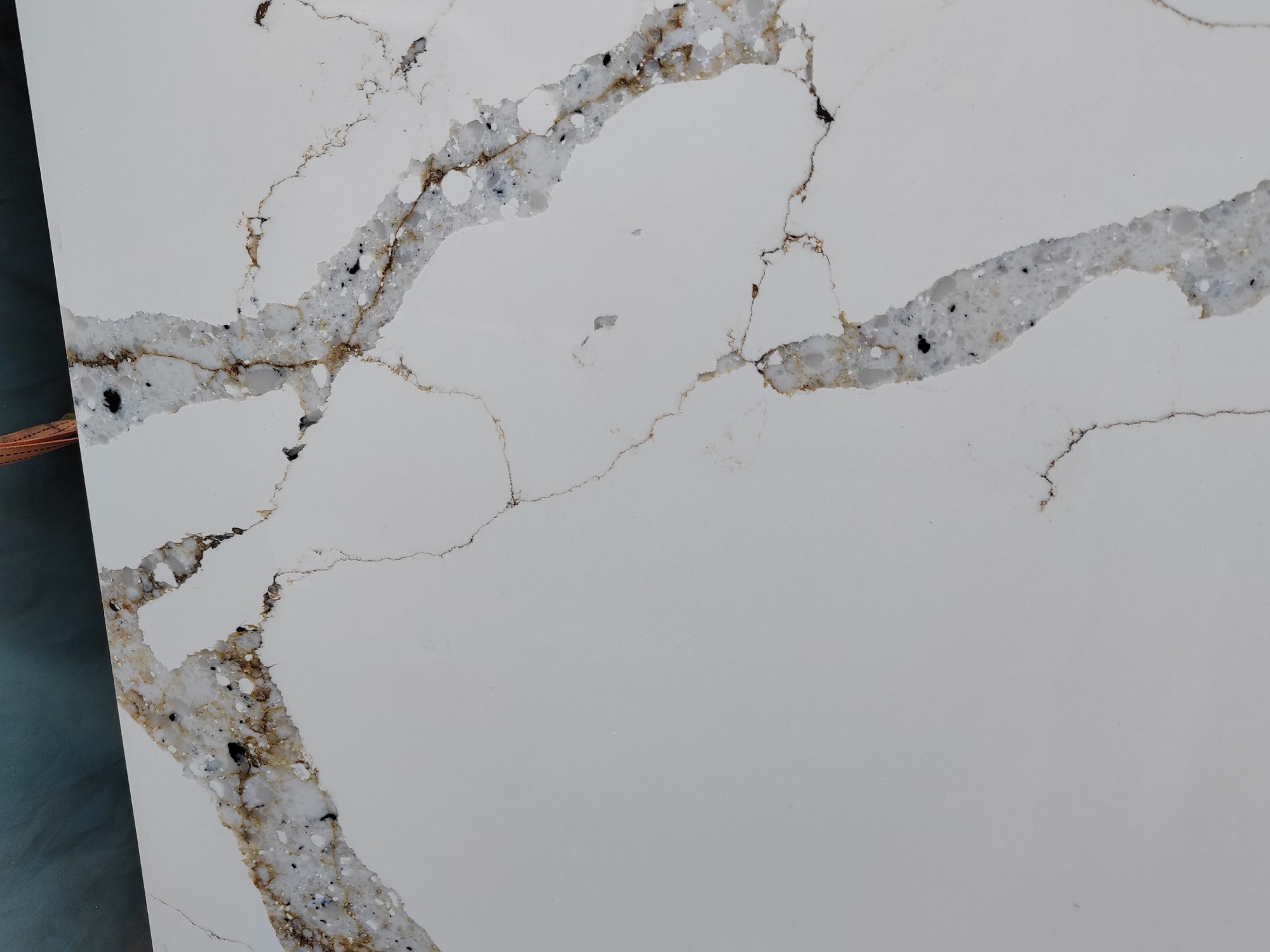 Marble look quartz slab