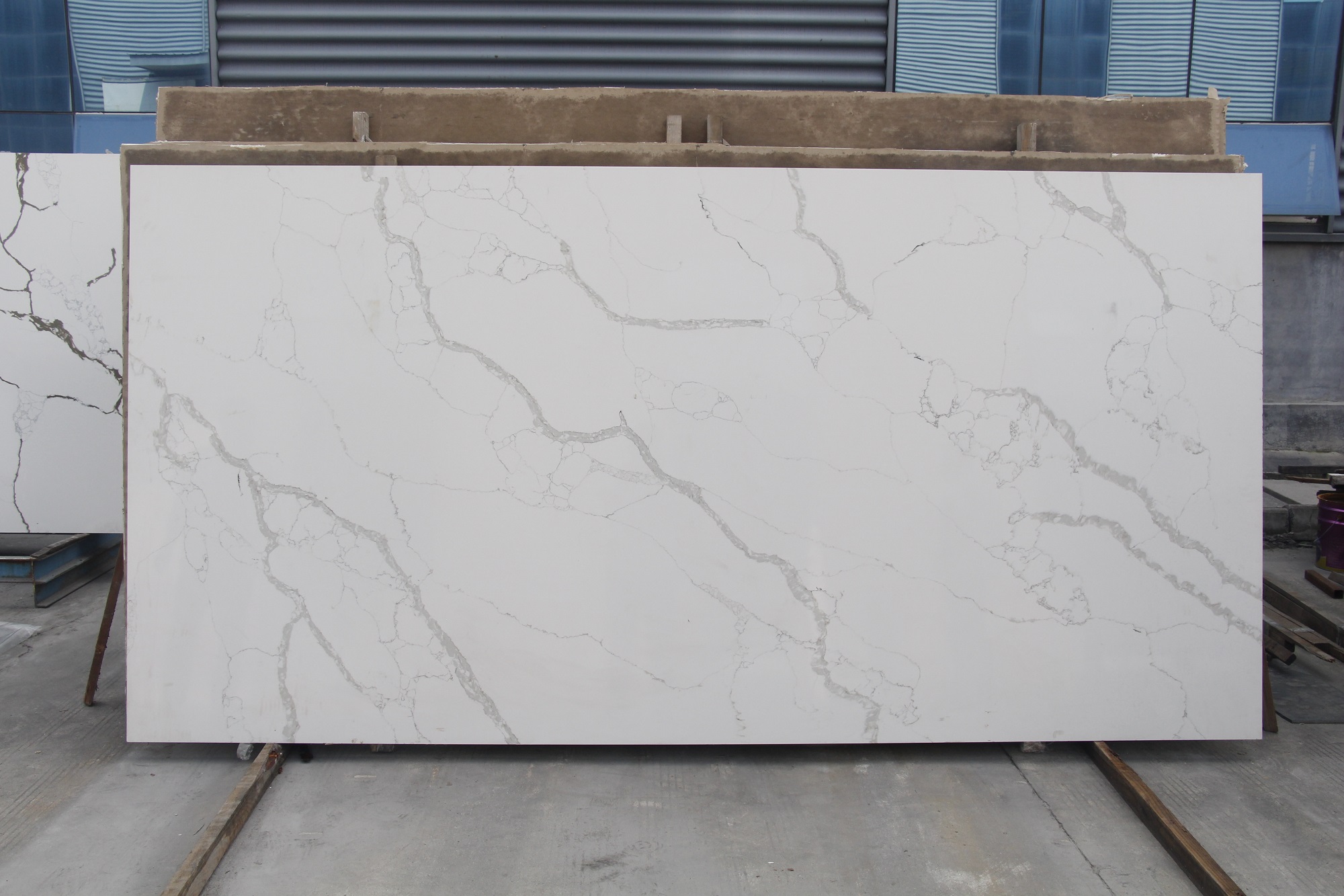 Calacatta laza quartz stone slab