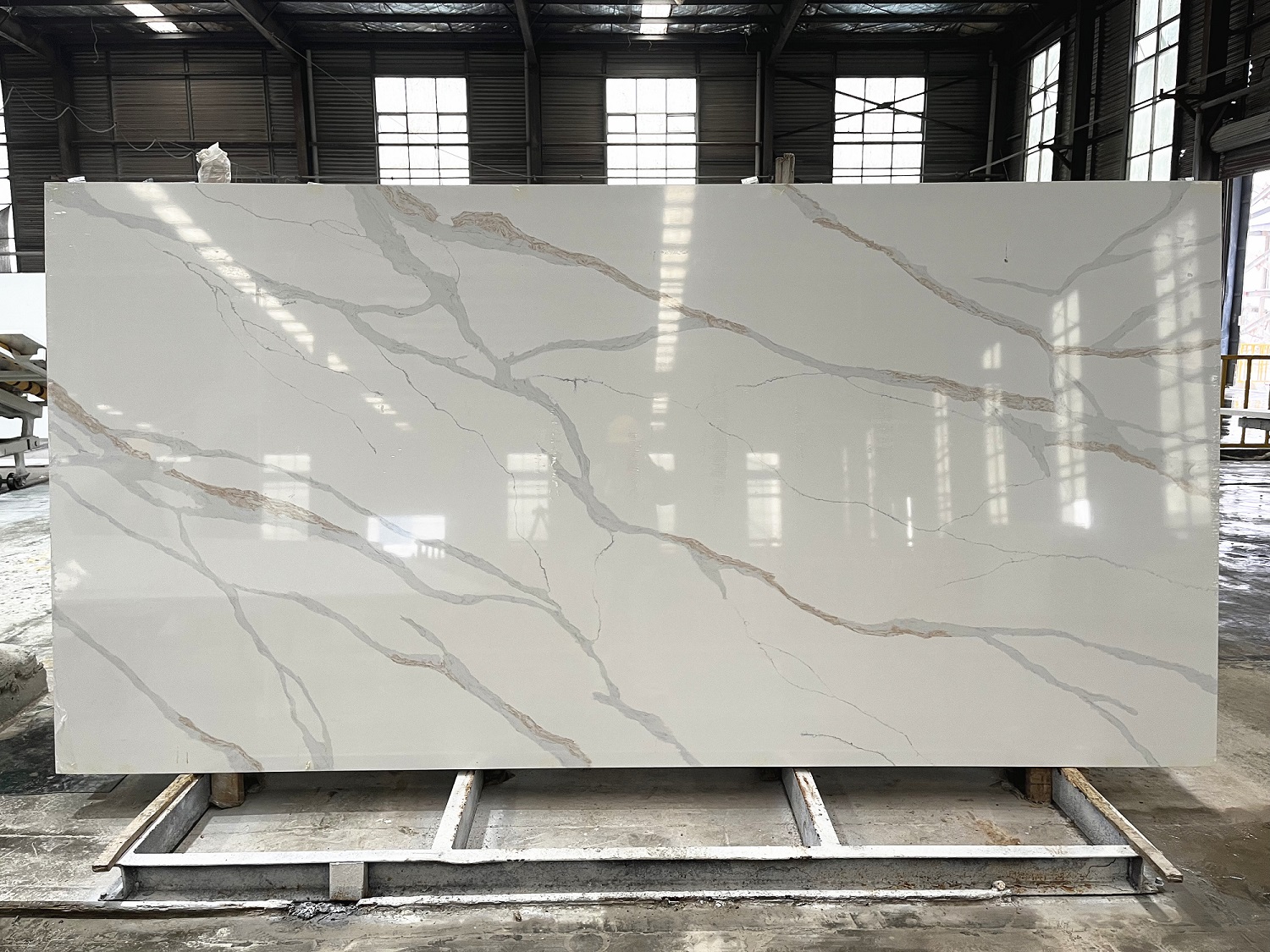 Calacatta infiniti quartz slab