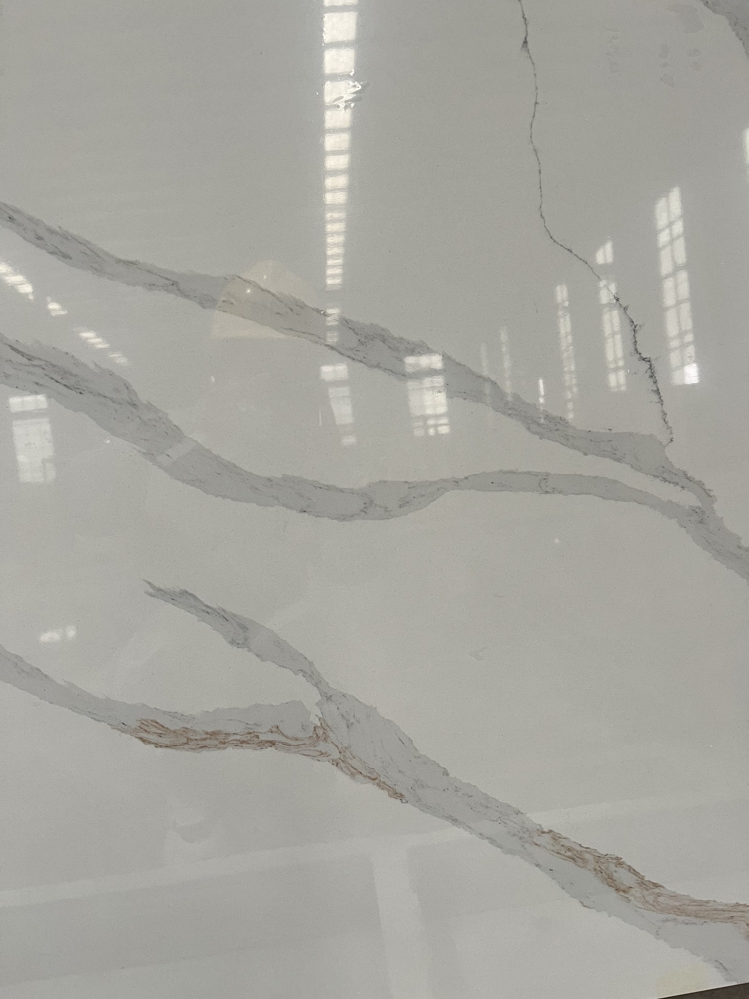 Calacatta infiniti quartz slab