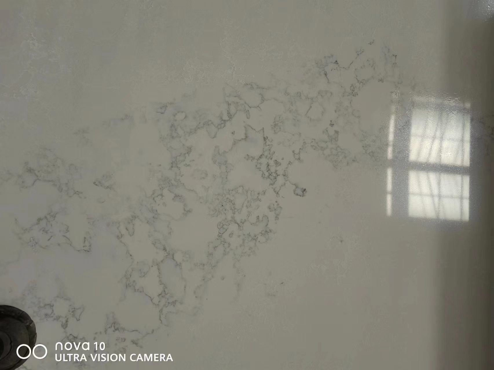 Marble effect quartz slab