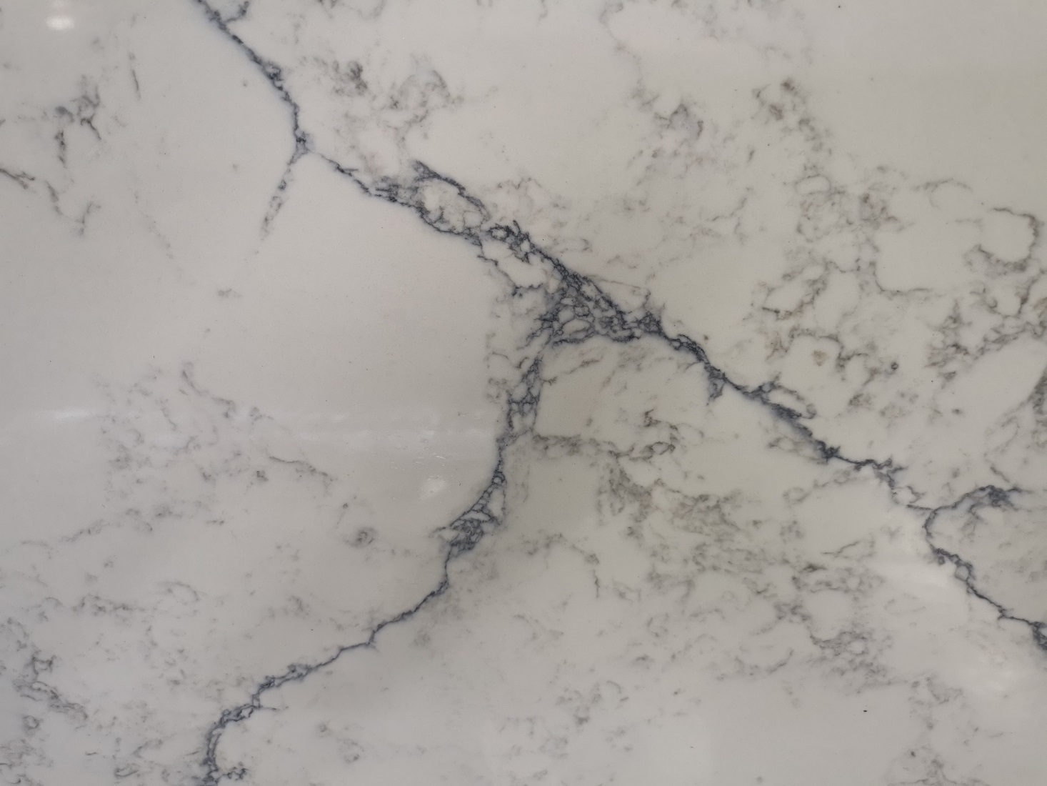 Marble looking quartz slab