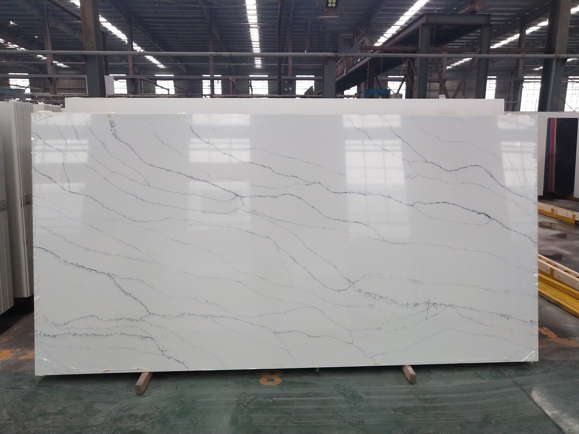 Calacatta light quartz slab